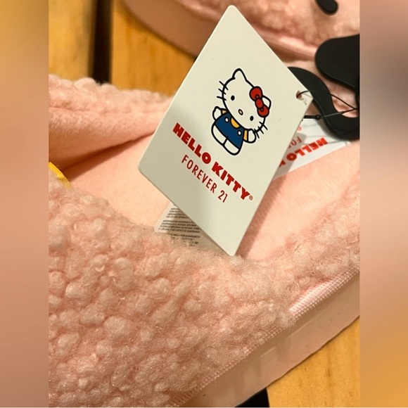 Hello Kitty x Forever 21 Slippers M Pink
Multi NWT Sanrio - Picture 6 of 9